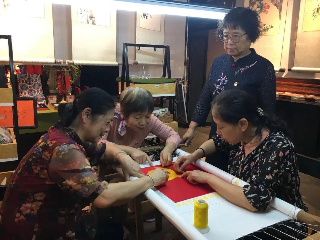 发扬改革创新精神，建设家园式老干部党支部