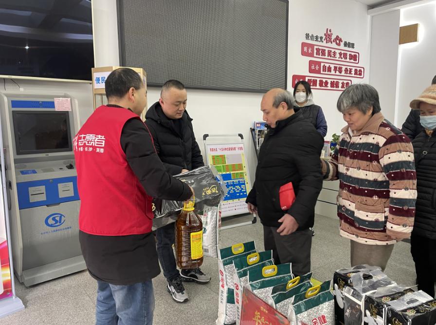 走访慰问送温暖，欢乐和谐迎新春——社区新春佳节的温馨画卷