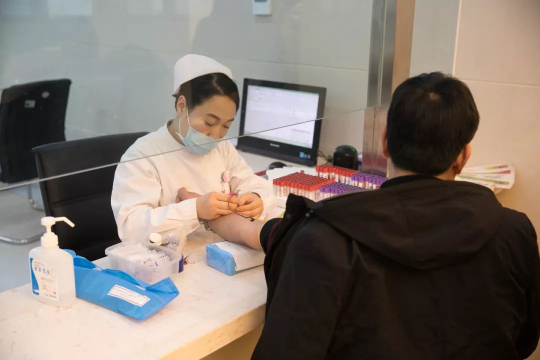 郑大五附院，为老年人提供细致入微的健康检查服务