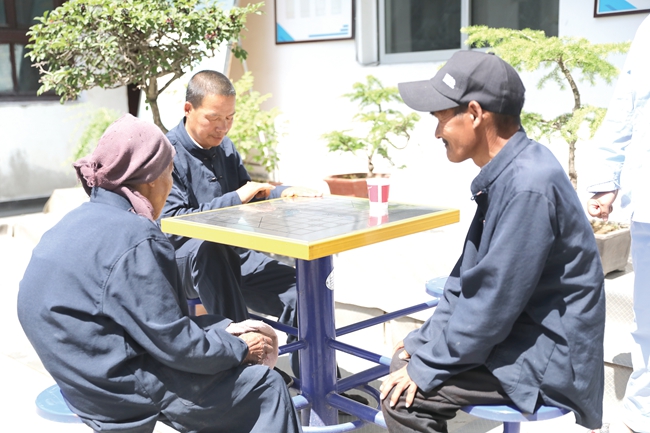 养老院老年人哑铃锻炼，重塑健康与活力的关键路径