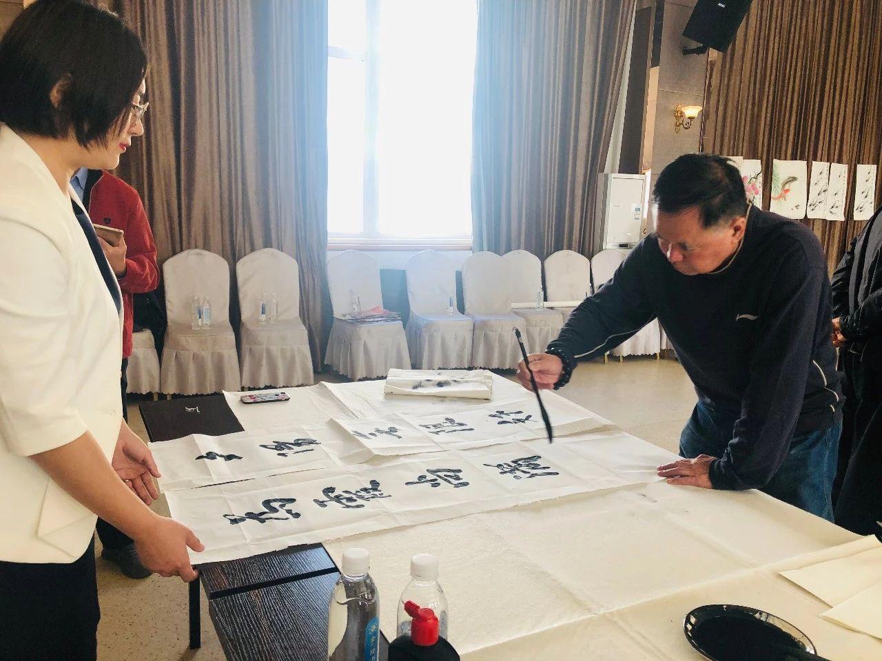 老年人去养老院靠什么？深度解析背后的因素