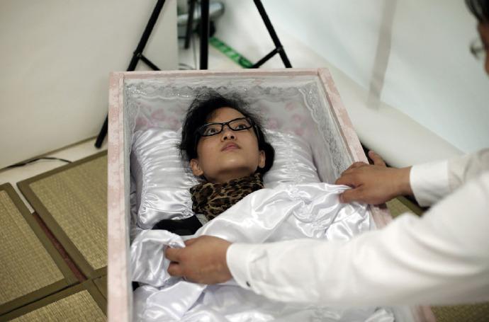 关于老年人死亡与养老金数额的思考