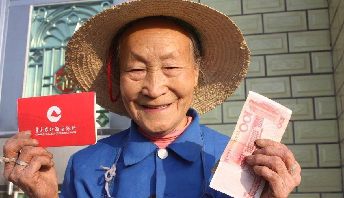 关于拿着养老金的老年人的生活洞察